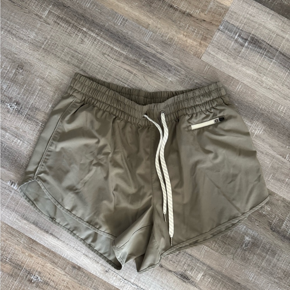 Vuori women's Clementine 2.0 - 4 inch shorts